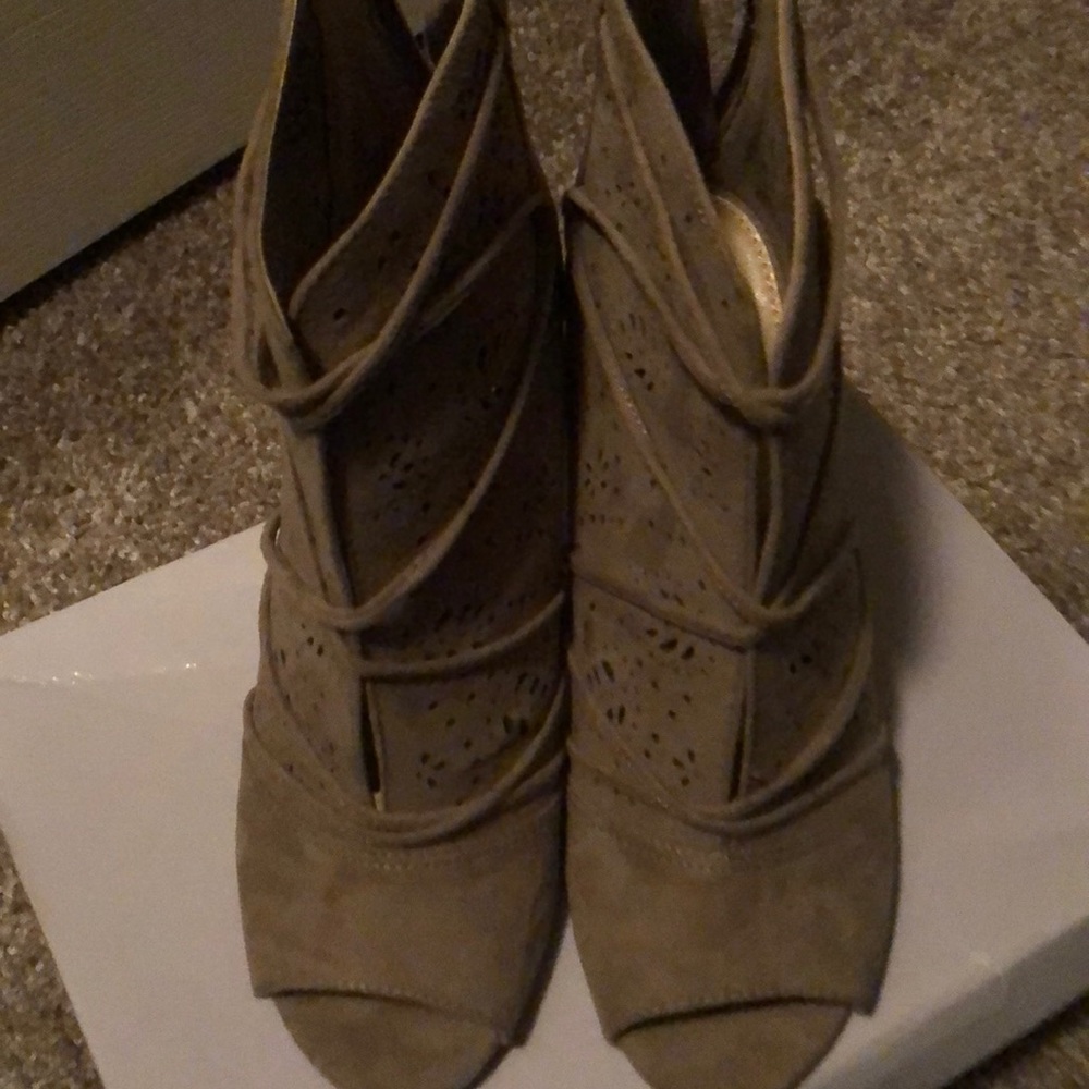 NWOT Peep toe, booties